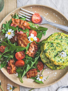Frittatine alle erbe e tarassaco: l’antipasto con erbe di campo