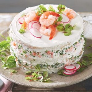 torta a strati di pane, salse, pesce, erbe aromatiche