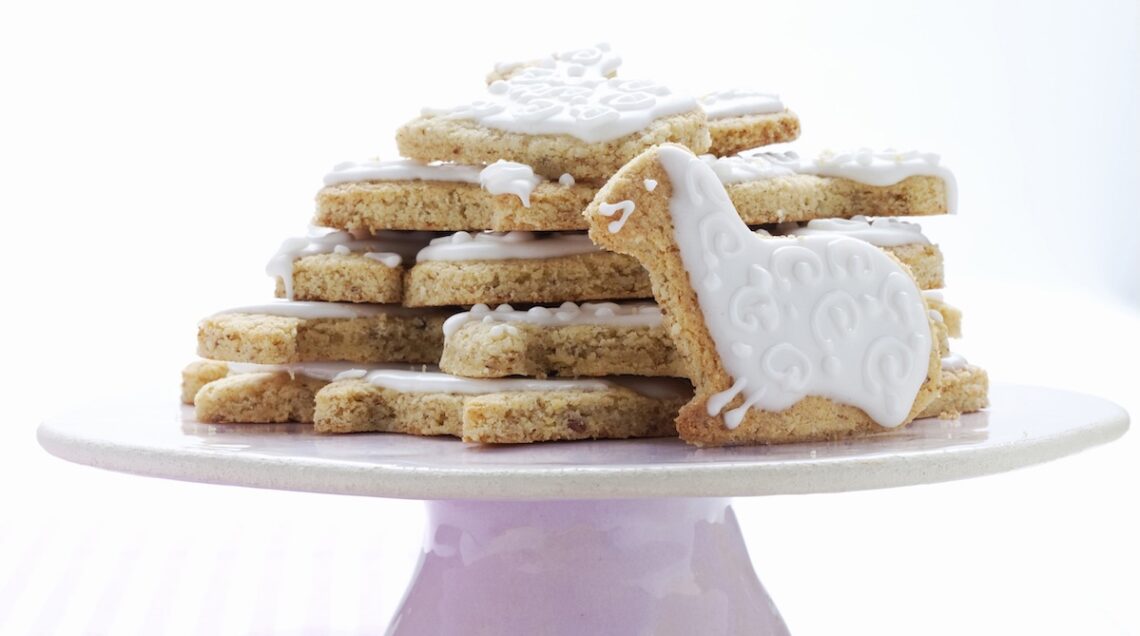 biscotti glassati a forma di agnellini