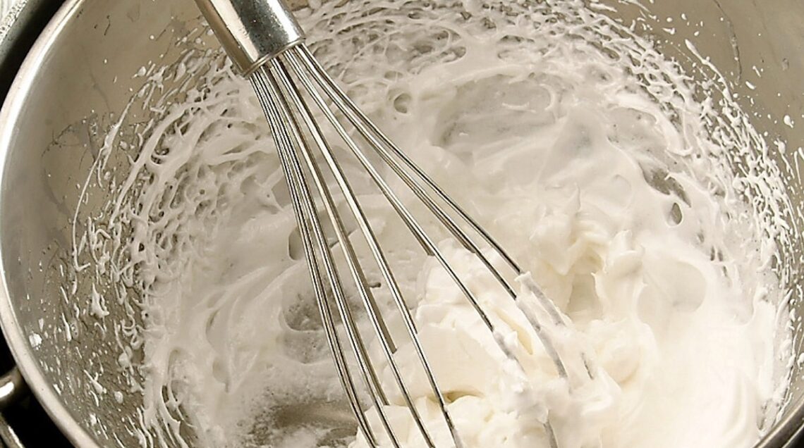 albumi montati con frusta a bagnomaria