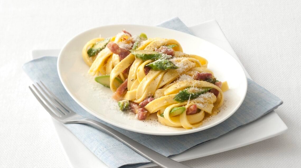 tagliatelle alla carbonara con asparagi
