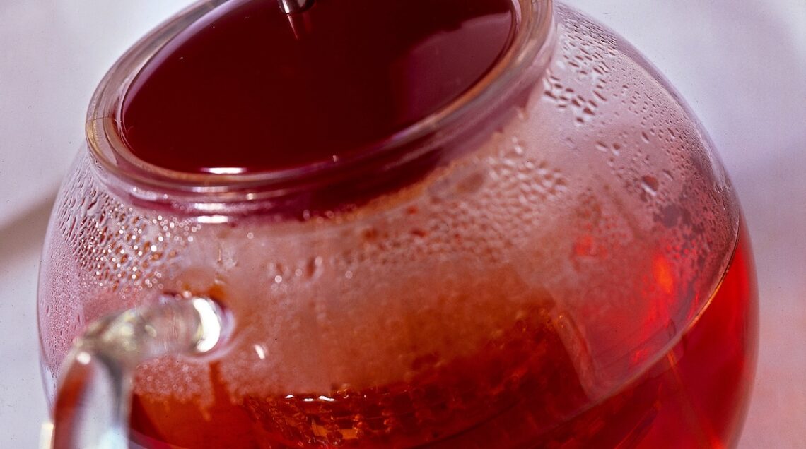 caraffa con karkadè caldo