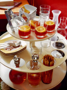 alzata con bicchieri di negroni sbagliato