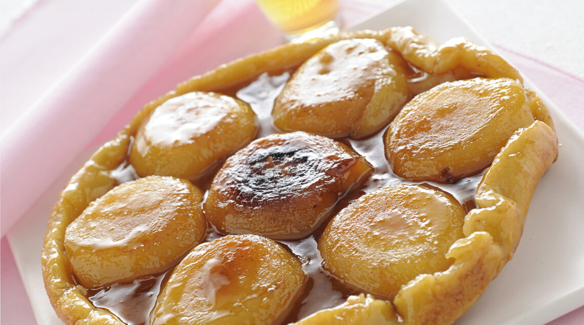 tarte tatin classica con un vino dolce