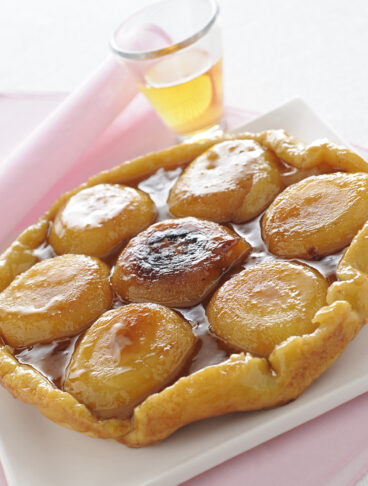 tarte tatin classica con un vino dolce