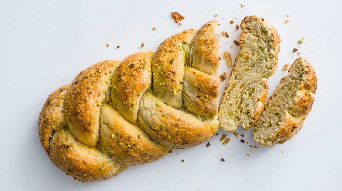 treccia al miele e pistacchi
