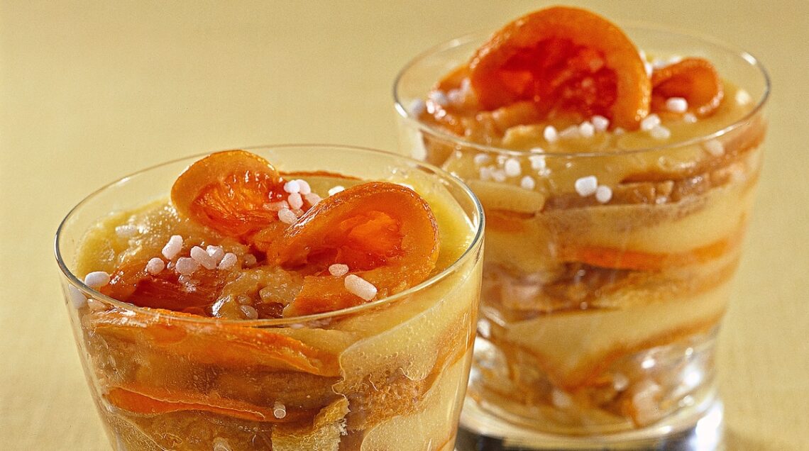 bicchierini con zuppa di colomba alla crema e arancia
