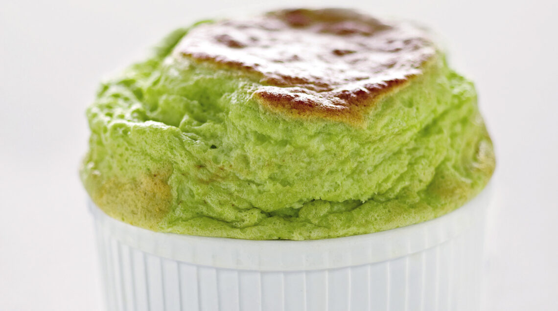 soufflé di asparagi in ciotolina bianca