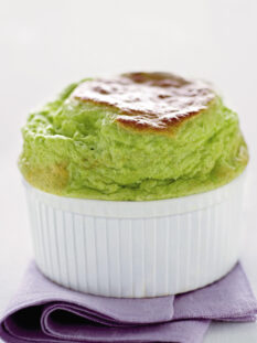 soufflé di asparagi in ciotolina bianca