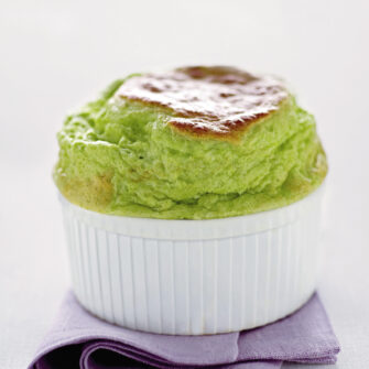 soufflé di asparagi in ciotolina bianca