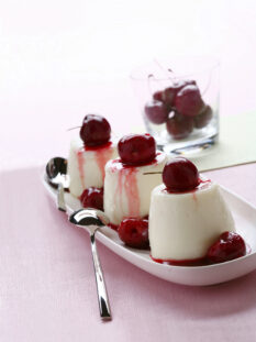 Cremini alle ciliegie: dolci al cucchiaio soffici, leggeri e senza glutine