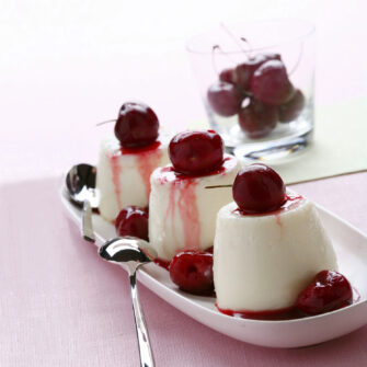 Cremini alle ciliegie: dolci al cucchiaio soffici, leggeri e senza glutine