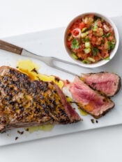 tagliata di manzo al pepe con scalogno e agrumi