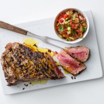 tagliata di manzo al pepe con scalogno e agrumi