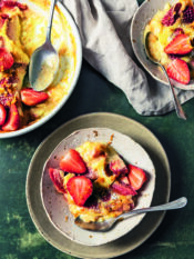 Fragole agli agrumi: il dolce al cucchiaio con crema profumata