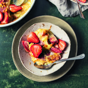 Fragole agli agrumi: il dolce al cucchiaio con crema profumata