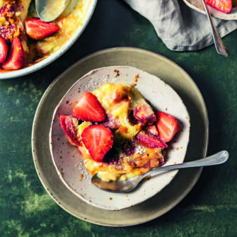 Fragole agli agrumi: il dolce al cucchiaio con crema profumata