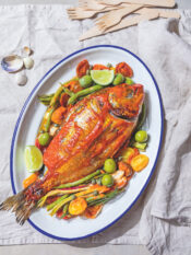 orata con pomodoro, acciughe, capperi