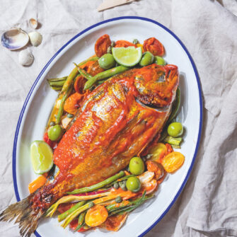 orata con pomodoro, acciughe, capperi