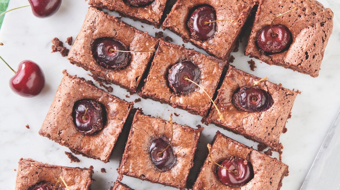 Fondente al cioccolato equosolidale con le prime ciliegie