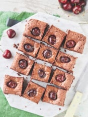 Fondente al cioccolato equosolidale con le prime ciliegie