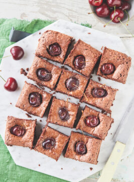 Fondente al cioccolato equosolidale con le prime ciliegie