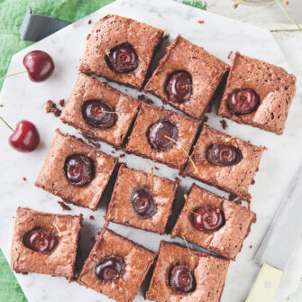 Fondente al cioccolato equosolidale con le prime ciliegie