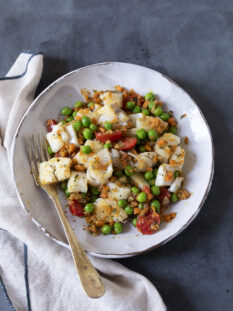 Baccalà ai piselli: ricetta leggera con erbe e aromi