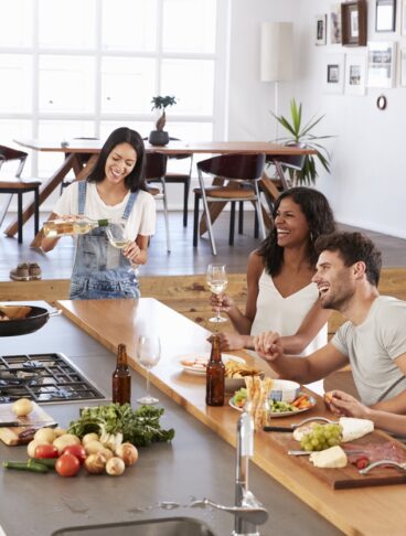 Cucinare insieme, tutti in cucina open space