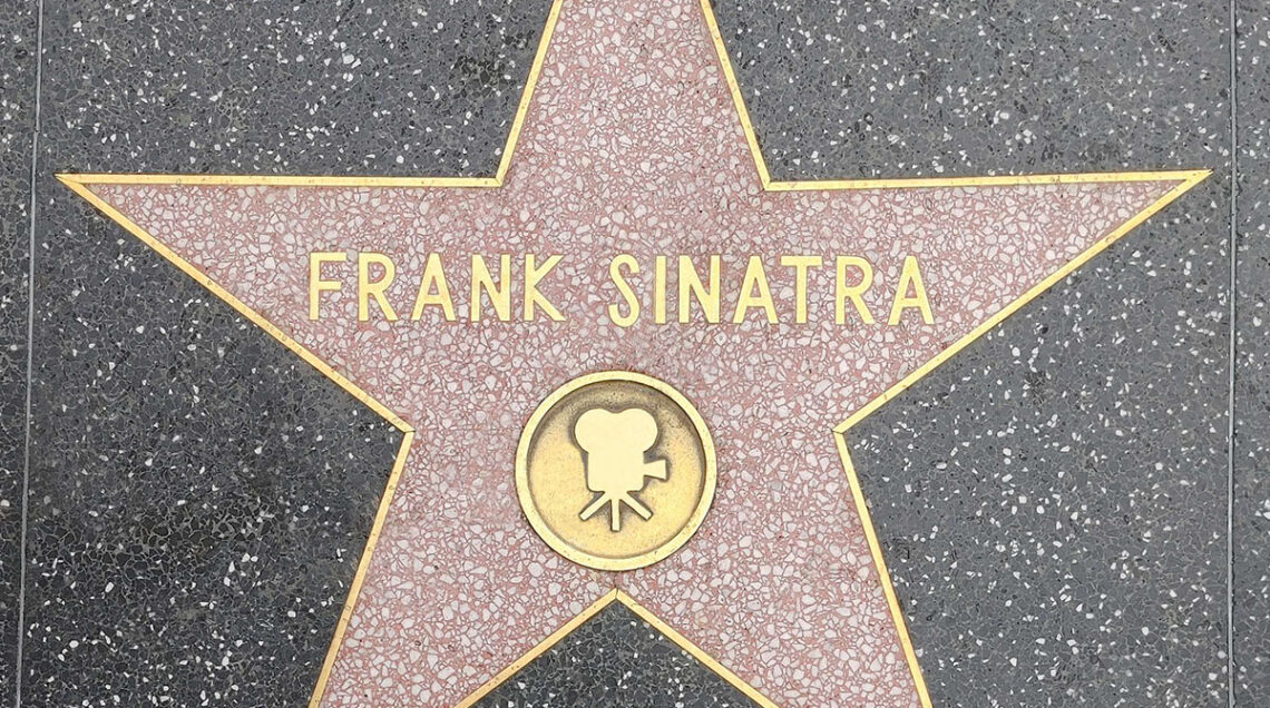 Sinatra si merit&ograve; ben tre stelle sulla Hollywood Walk of Fame (per film, discografia, televisione) - Ecco quella per i film
