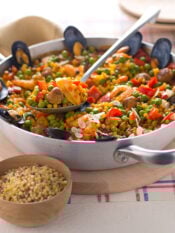 regola sarda in stile paella, con pesce e pollo