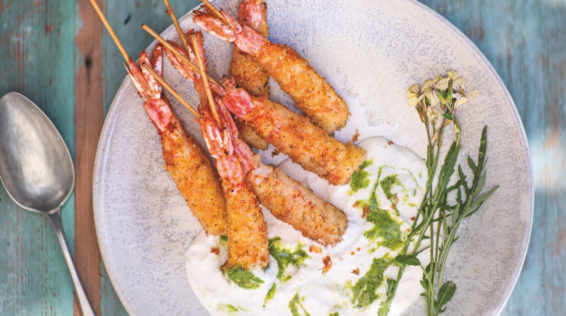 Gamberoni fritti con stracciatella al pesto di mandorle