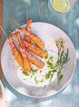 Gamberoni fritti con stracciatella al pesto di mandorle