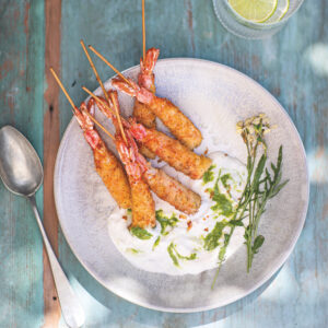 Gamberoni fritti con stracciatella al pesto di mandorle
