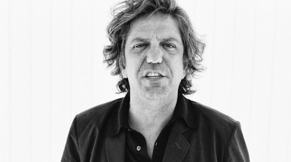 Ritratto in bianco e nero dello chef Giorgio Locatelli.