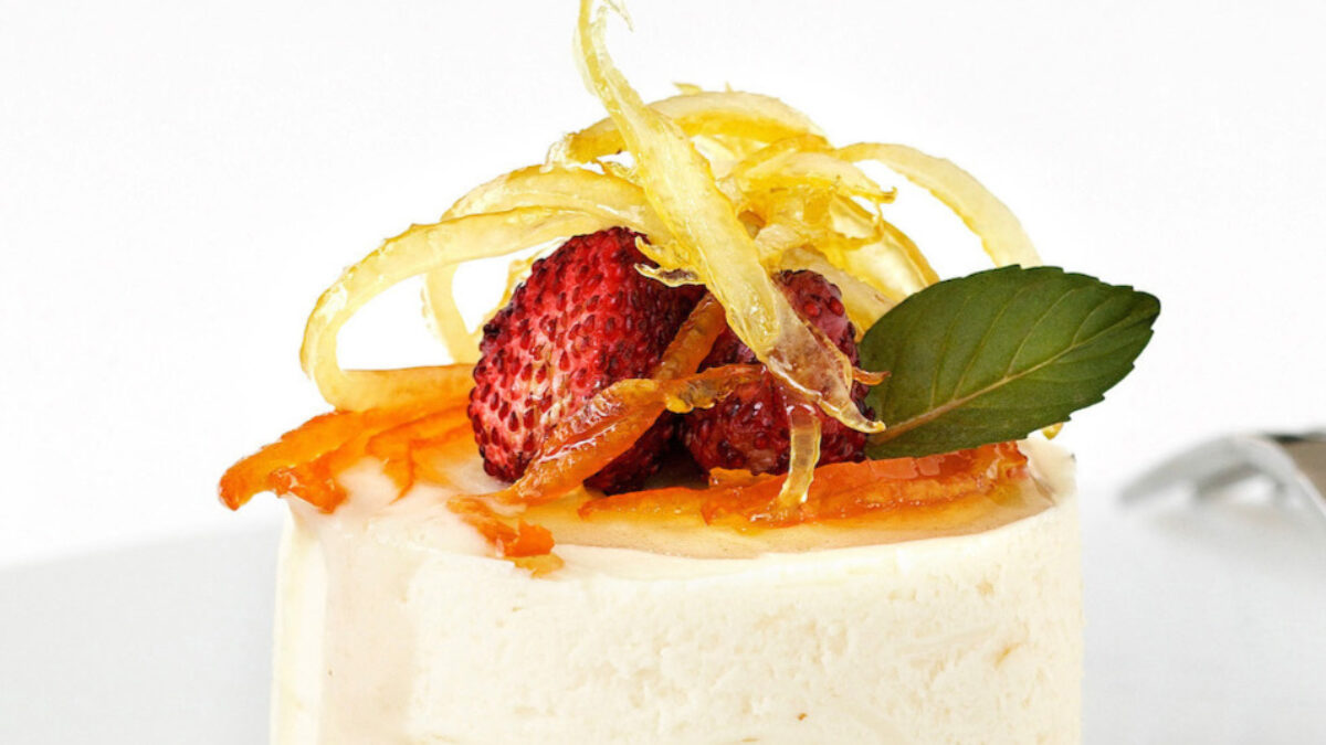 Mousse al limone con salsa di noci