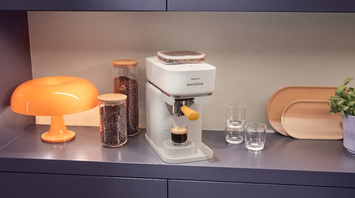 macchina per espresso Baristina Philips su bancone