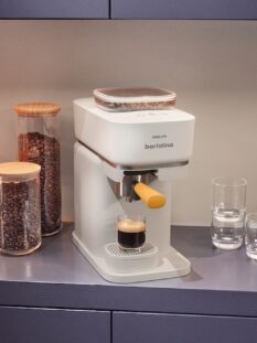 macchina per espresso Baristina Philips su bancone
