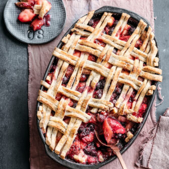 Pie di rabarbaro, mele e mirtilli con frolla al grano saraceno