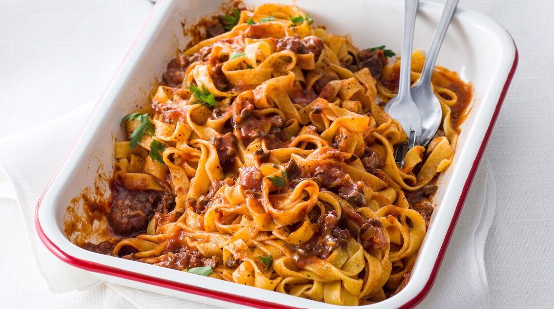 tagliatelle con ragù di rigaglie di pollo