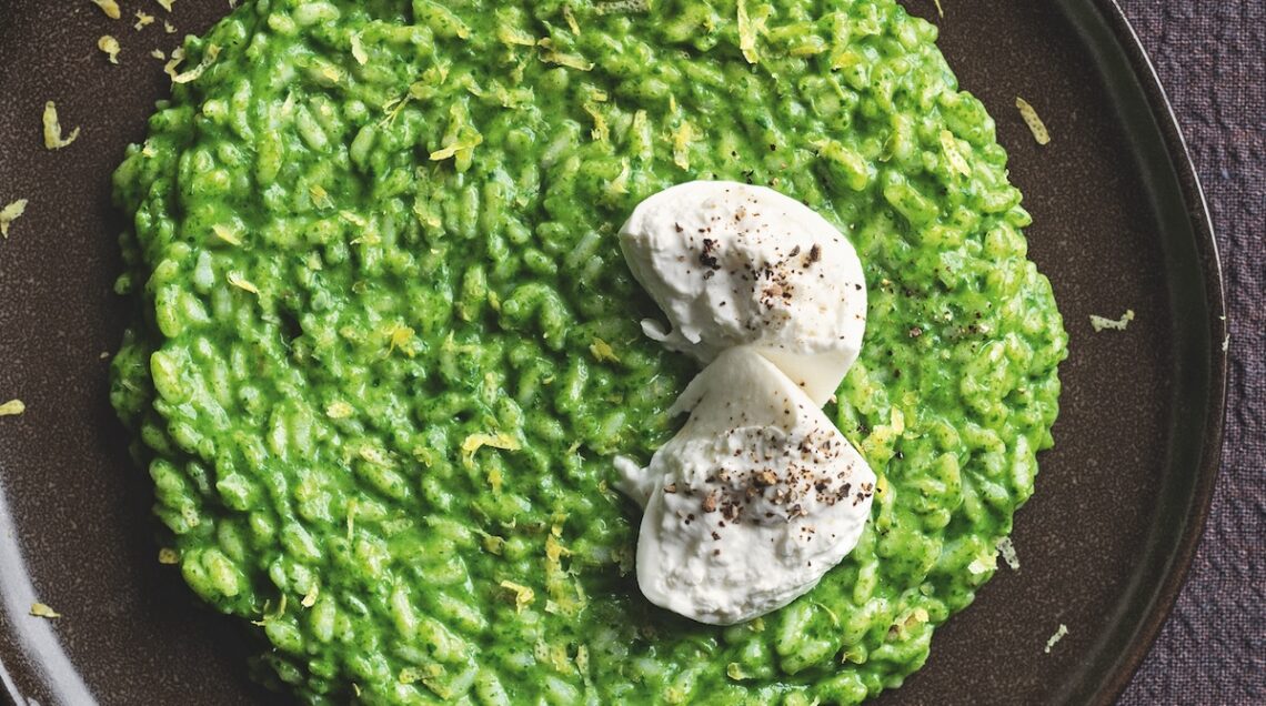 Risotto con pesto di cime di rapa, burrata e limone