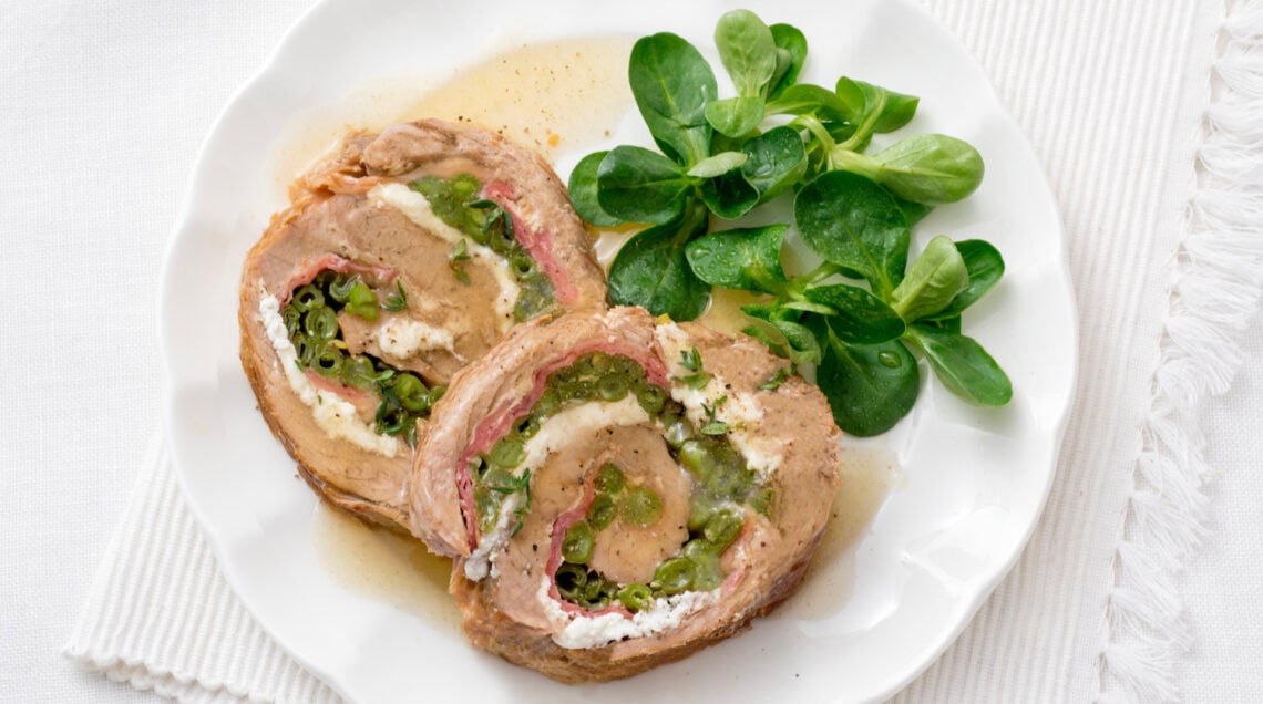 Rotolo di manzo con fagiolini e pancetta croccante