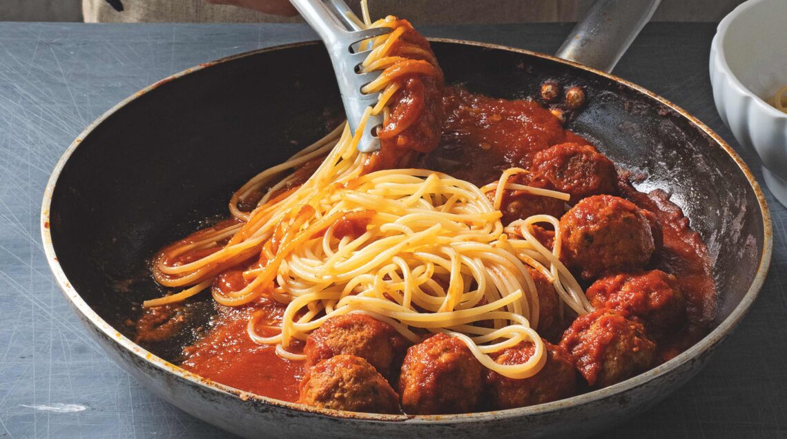 Spaghetti meatballs: in padella con le polpette