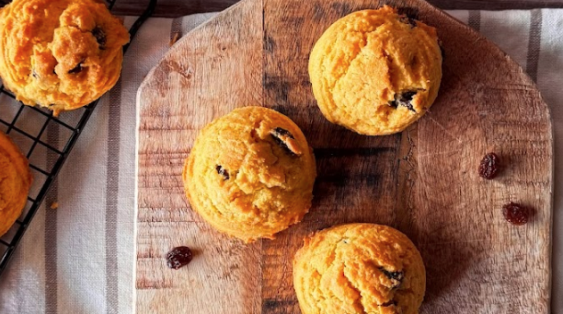 biscotti con farina di mais e uvetta