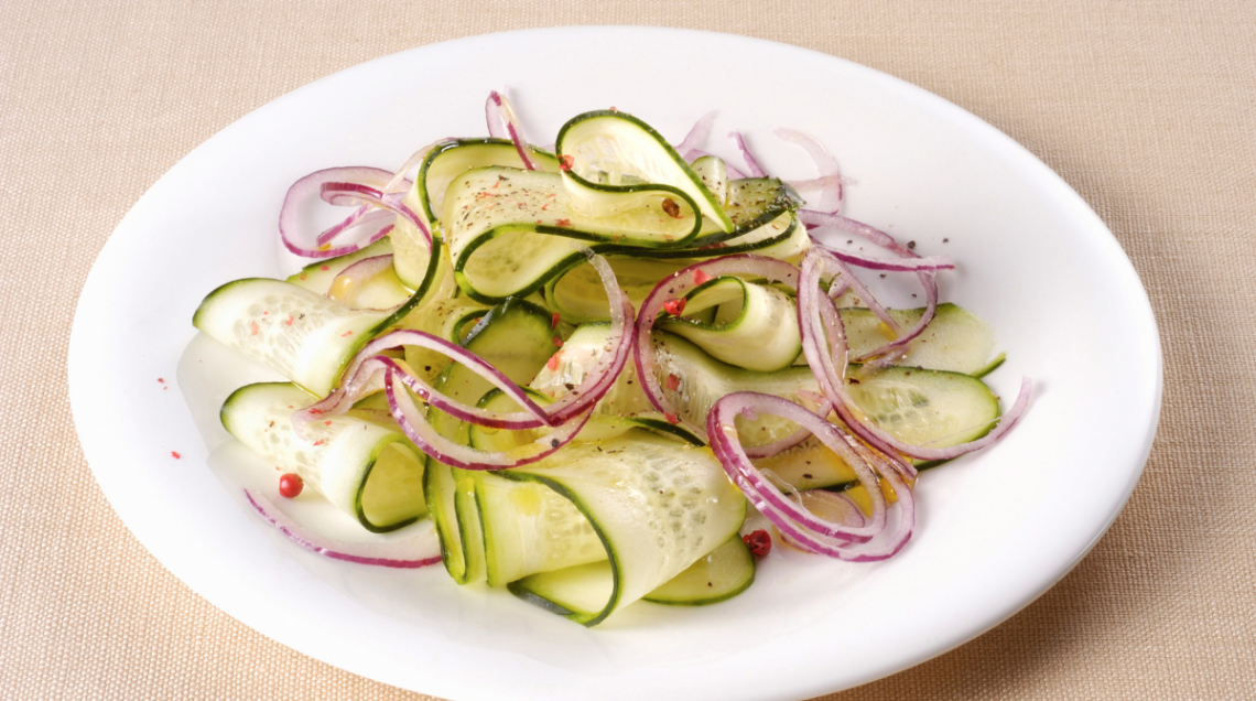 carpaccio di cetrioli con rondelle di ravanelli