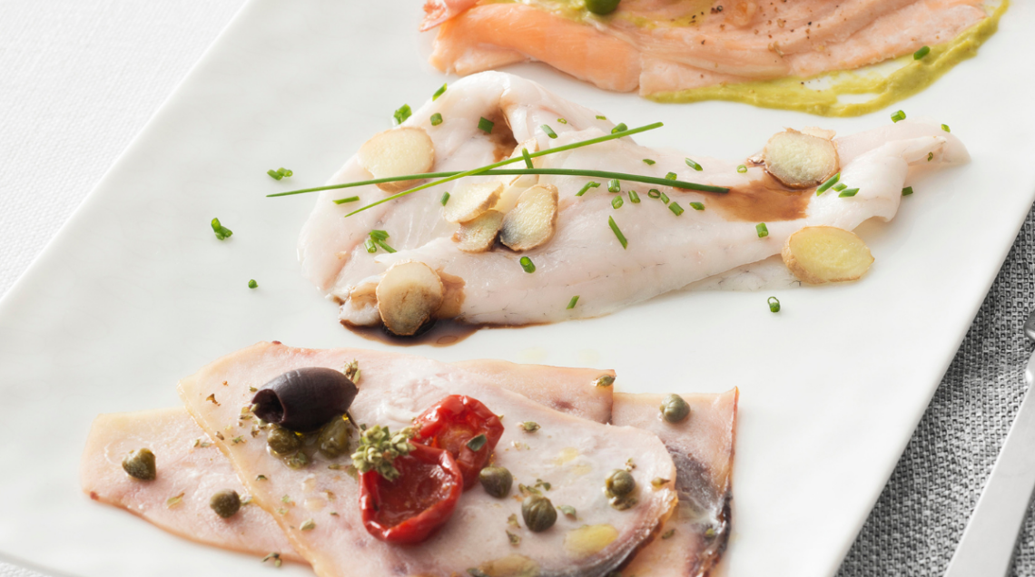 tris di carpacci di pesce con ortaggi, olive, frutta secca