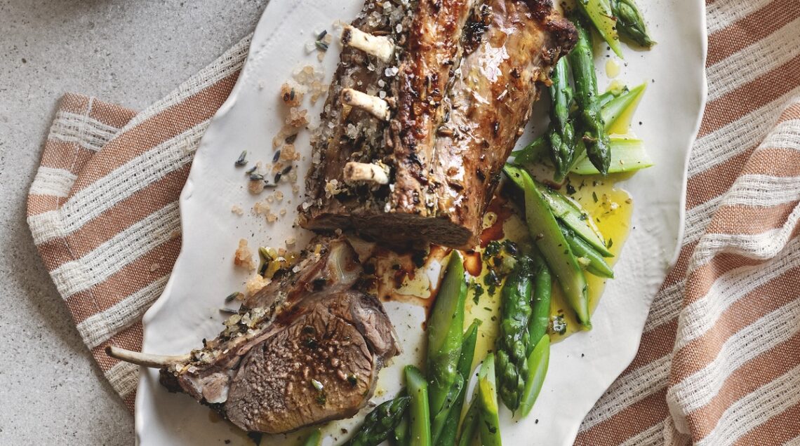 Carré alla menta in crosta di sale alla lavanda