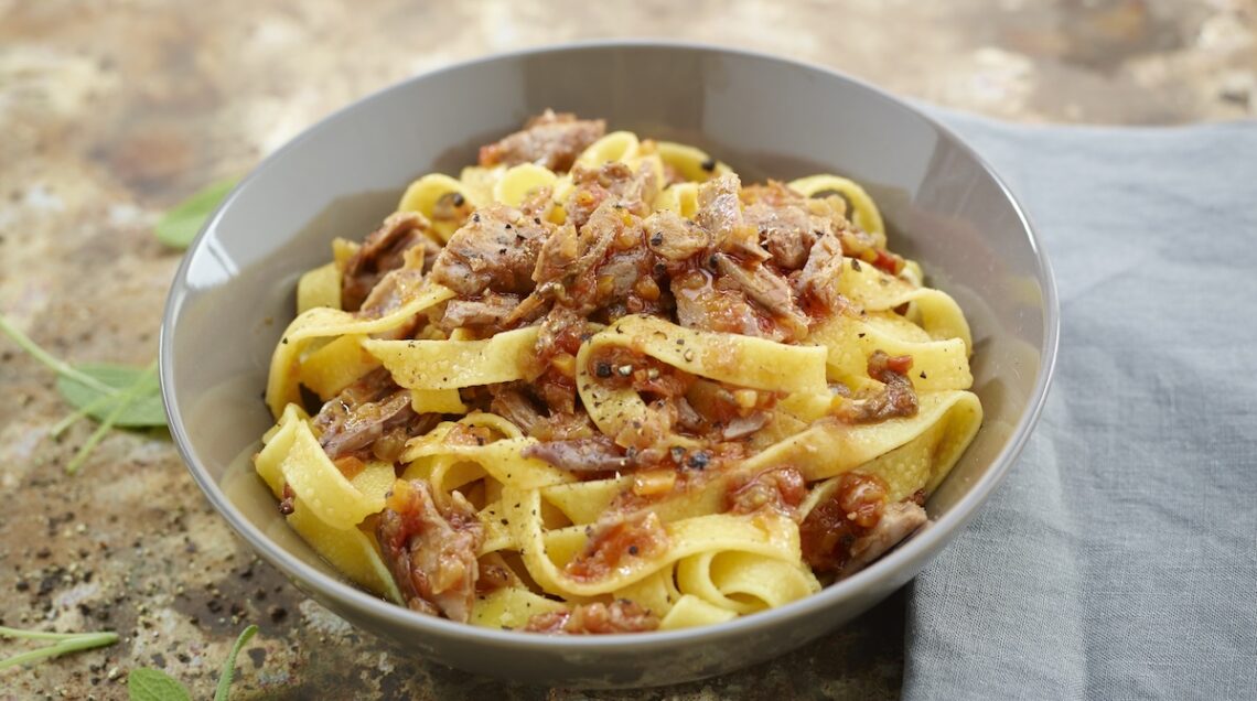 Fettuccine con ragù d'anatra in rosso