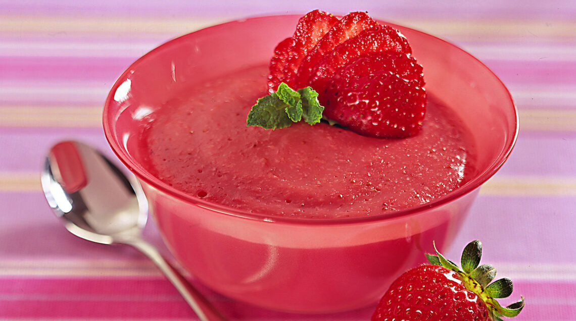 coppetta con gelo di fragole morbido