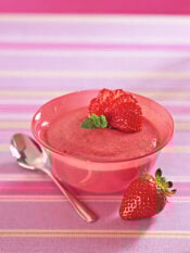 coppetta con gelo di fragole morbido